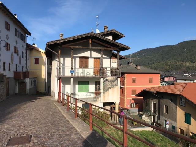 Appartamento in vendita di 138 m² in Via Chiesa, 8