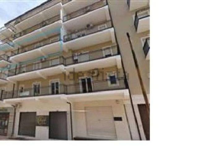 Appartamento in vendita di 138 m² in Via A.Guarasci, 2
