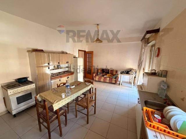 Appartamento in vendita di 138 m² in Via Achille Grandi