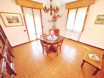 Appartamento in vendita di 138 m² in Via Alessandro Manzoni, 10