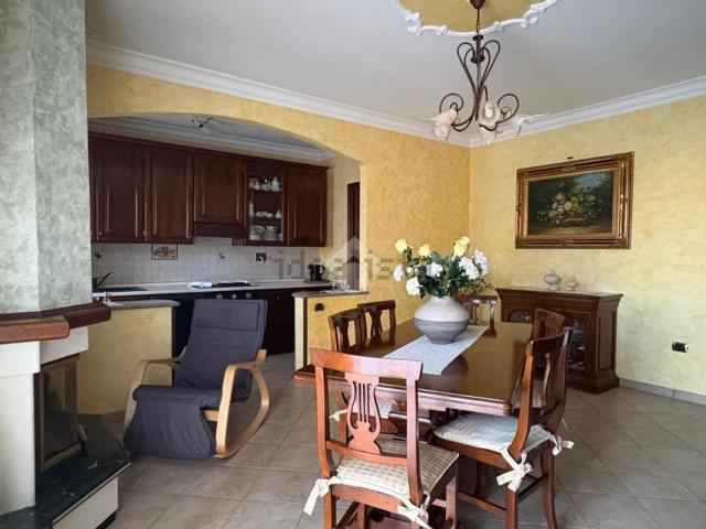 Appartamento in vendita di 138 m² in Via Bologna, 28