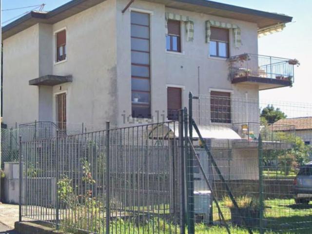 Appartamento in vendita di 138 m² in Via Donatori di Sangue, 5