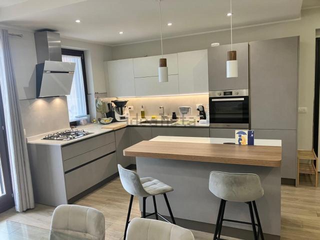 Appartamento in vendita di 138 m² in Via degli Abeti, 26