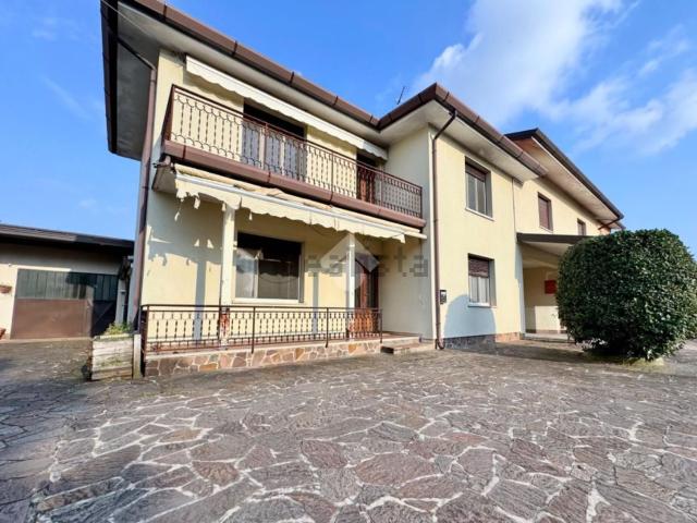 Appartamento in vendita di 138 m² in Via delle Scuole, 52