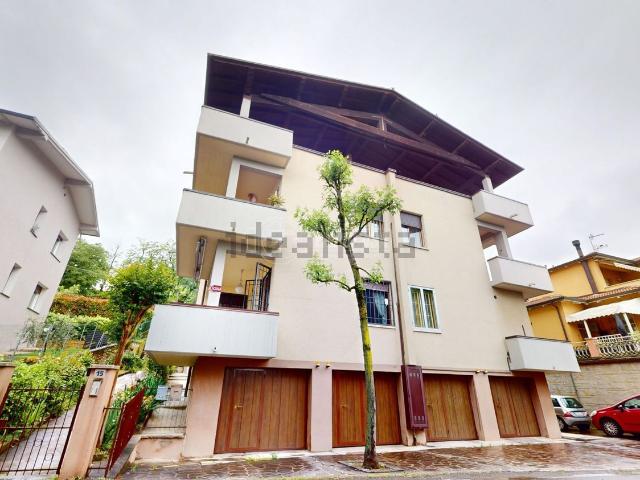 Appartamento in vendita di 138 m² in Via E. Carnevali, 15