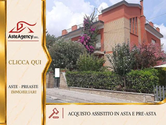 Appartamento in vendita di 138 m² in Via Eugenio Niccolai, 1