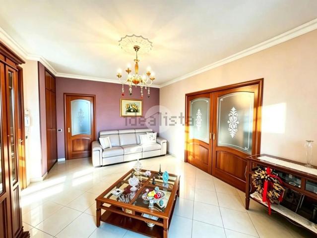 Appartamento in vendita di 138 m² in Via Federico II, 8