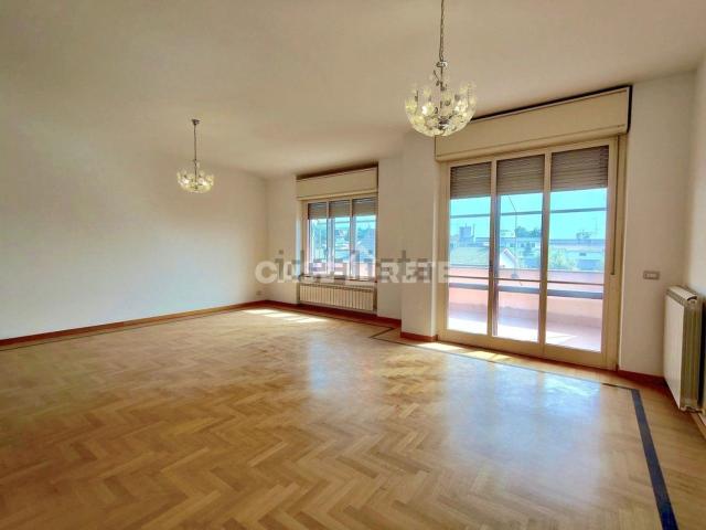 Appartamento in vendita di 138 m² in Via Fratelli Bandiera, 11