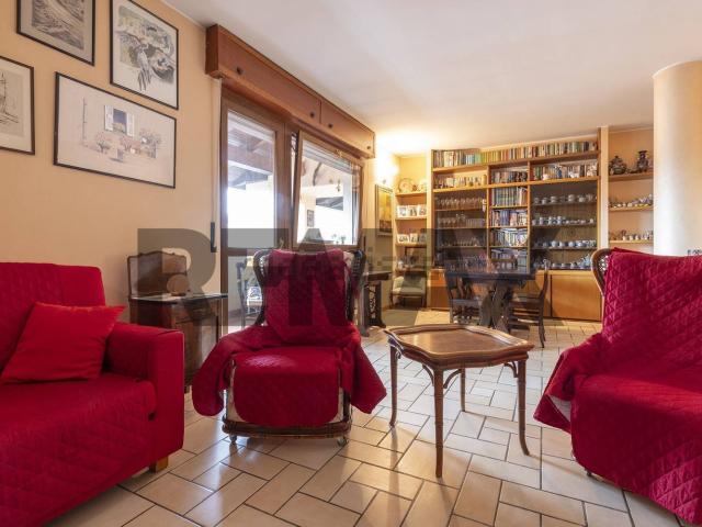 Appartamento in vendita di 138 m² in Via Lodovico Antonio Muratori, 9