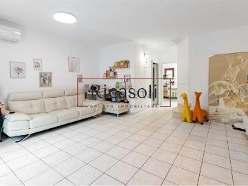 Appartamento in vendita di 138 m² in Via Luigi Cocchella, 19