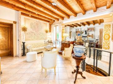 Appartamento in vendita di 138 m² in Via Monte Ortigara, 3