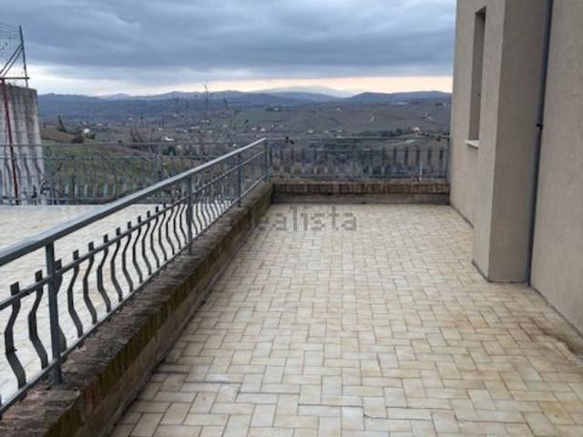 Appartamento in vendita di 138 m² in Via Maria F. Fattorini, 3