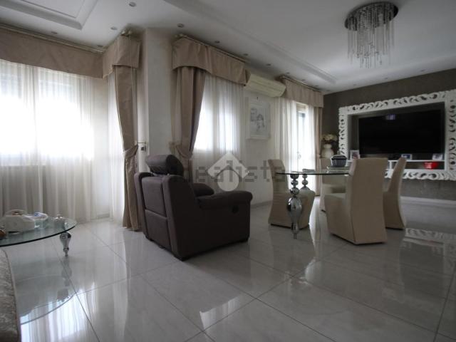 Appartamento in vendita di 138 m² in Via Michelangelo, 32