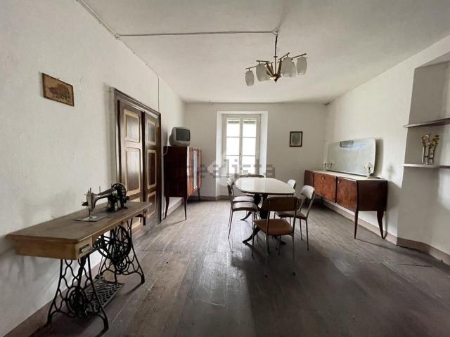 Appartamento in vendita di 138 m² in Via Roveschiera