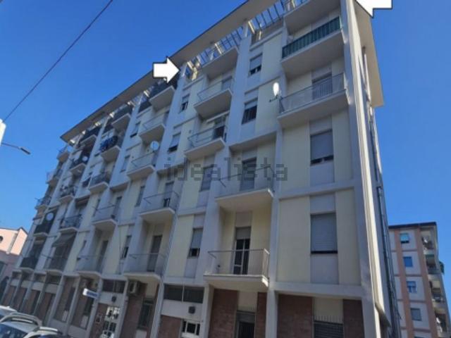 Appartamento in vendita di 138 m² in Via Ugo Foscolo