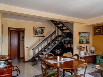 Appartamento in vendita di 138 m² in Via Vampolieri, 45