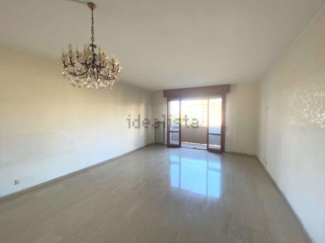 Appartamento in vendita di 138 m² in Viale Medaglie D&apos Oro