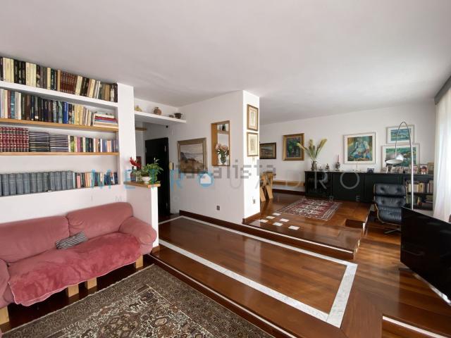 Appartamento in vendita di 138 m² in Viale Rosa del Tirreno