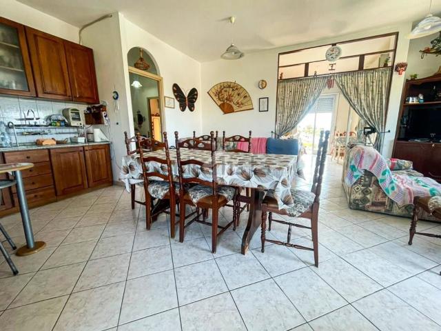 Appartamento in vendita di 138 m² in Strada Statale 18 Tirrena Inferiore, 94