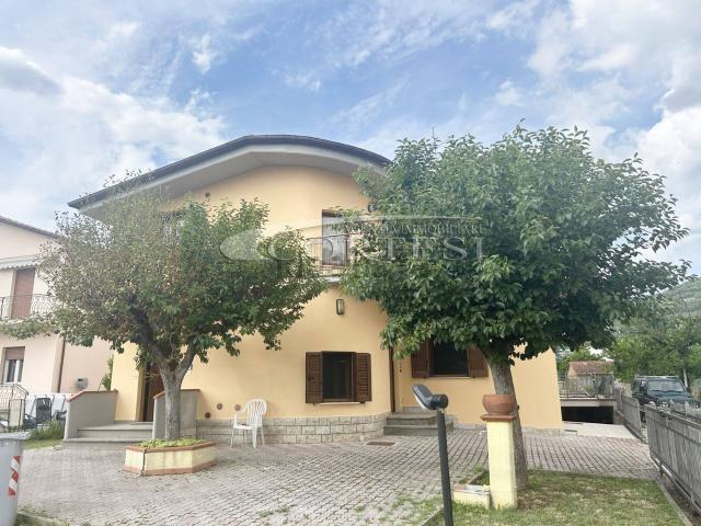 Appartamento in vendita di 139 m² in Via Citernese Aretina, 31