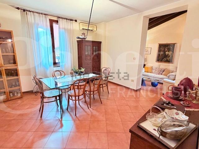 Appartamento in vendita di 139 m² in Via Giulio Cesare Croce
