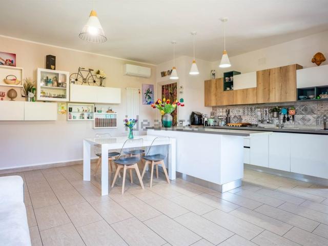 Appartamento in vendita di 139 m² in Via Dante Alighieri, 50