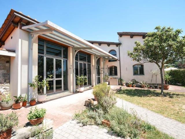 Appartamento in vendita di 139 m² in Via del Gorello