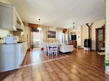 Appartamento in vendita di 139 m² in Via Due Agosto, 8