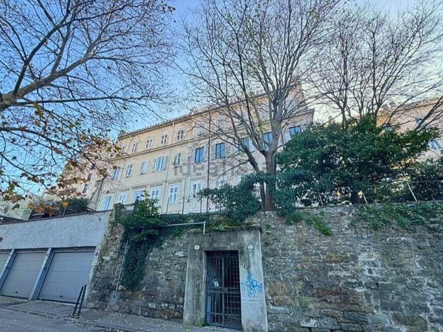 Appartamento in vendita di 139 m² in Via Francesco Crispi