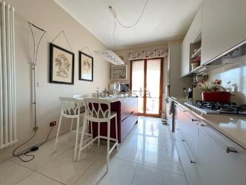 Appartamento in vendita di 139 m² in Via Fratelli Rosselli, 29