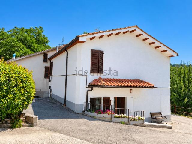 Appartamento in vendita di 139 m² in Contrada Piano, 17