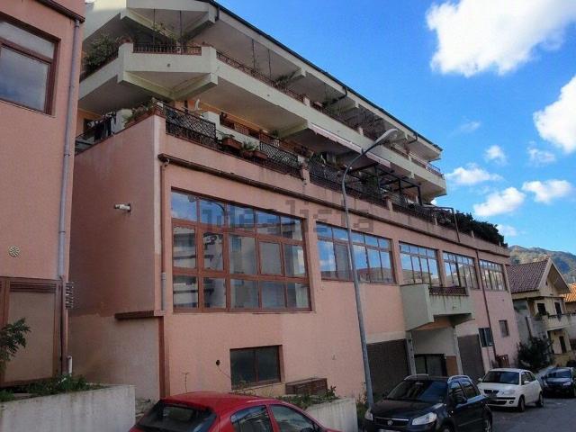 Appartamento in vendita di 140 m² in Via Catara Lettieri