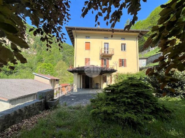 Appartamento in vendita di 140 m² in Via Caduti per la Libertà, 26