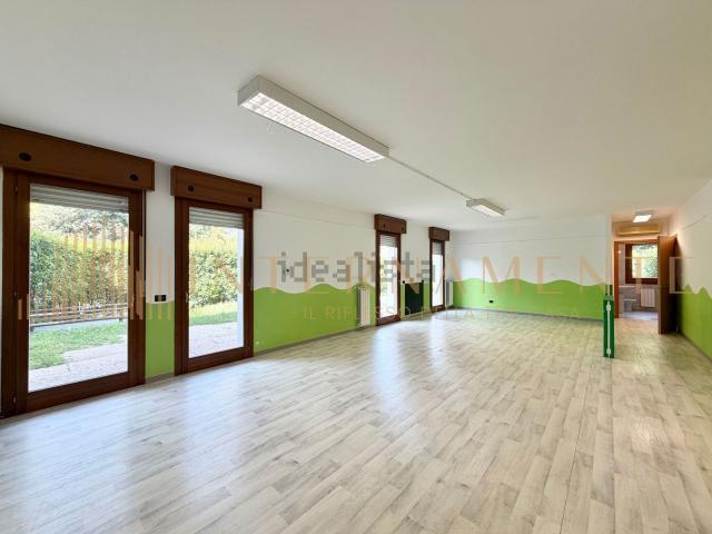 Appartamento in vendita di 140 m² in Via Caduti sul Lavoro