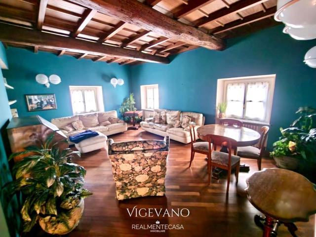 Appartamento in vendita di 140 m² in Via Cairoli