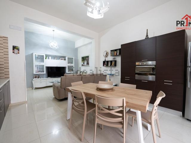 Appartamento in vendita di 140 m² in Via Cairoli, 118