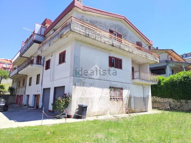 Appartamento in vendita di 140 m² in Via Calzisi