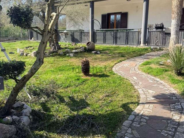 Appartamento in vendita di 140 m² in Via Carpinelli II Tratto