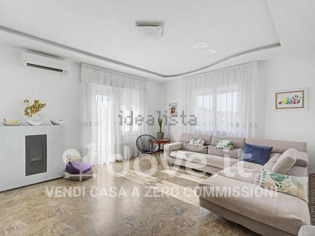 Appartamento in vendita di 140 m² in Via A. Vespucci, 30