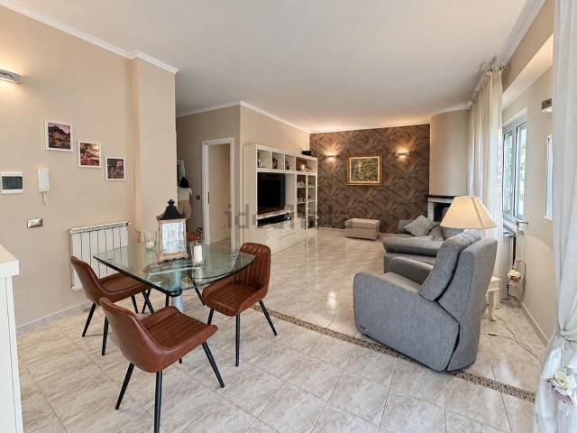 Appartamento in vendita di 140 m² in Via A. Bertani, 15