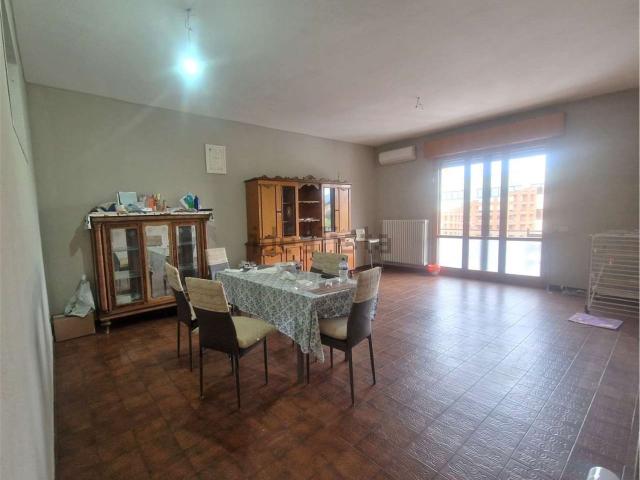 Appartamento in vendita di 140 m² in Via A. de Gasperi, 16