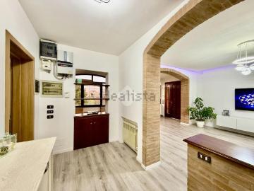 Appartamento in vendita di 140 m² in Via Alcide De Gasperi