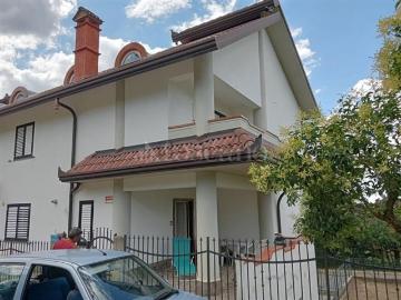 Appartamento in vendita di 140 m² in Via Aldo Moro