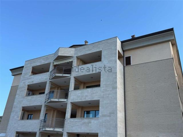 Appartamento in vendita di 140 m² in Via Alfonsina Morini, 17
