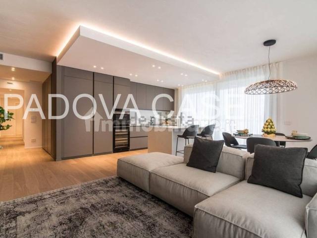 Appartamento in vendita di 140 m² in Via Bezzecca