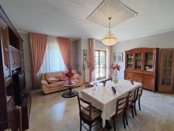 Appartamento in vendita di 140 m² in Via Beata Maria de Mattias, 11