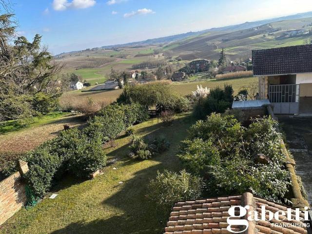 Appartamento in vendita di 140 m² in Via Beata Vergine delle Grazie, 17