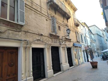 Appartamento in vendita di 140 m² in Via Bebbia