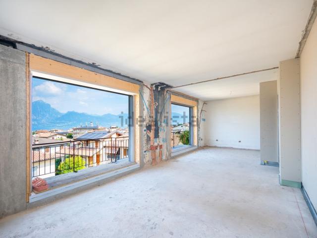 Appartamento in vendita di 140 m² in Via Bionde