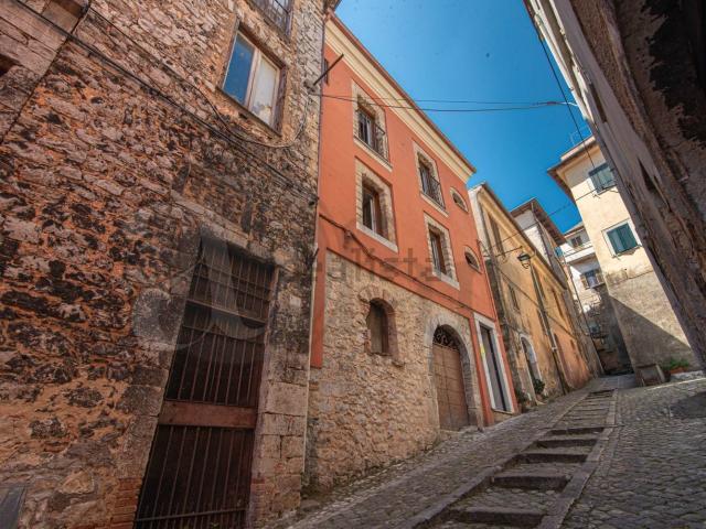 Appartamento in vendita di 140 m² in Via Goffredo Mameli, 9